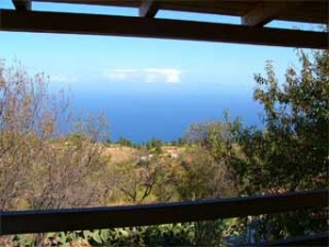 Blick auf das Meer vom Balkon des Ferienhauses Casa Linda